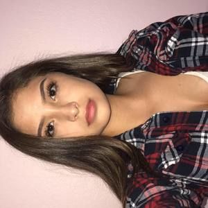 Meet your Posher, Larissa